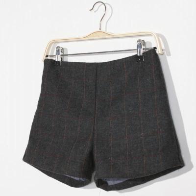 新款女装英伦小香风<em>格子毛呢</em>时尚<em>灰色短裤</em> 浅