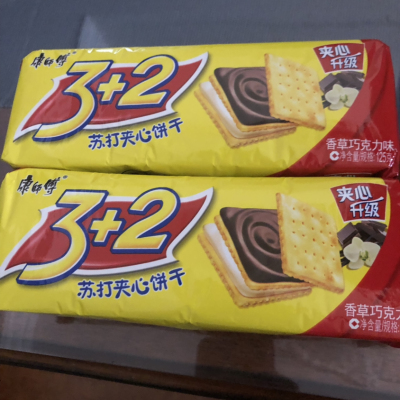 康师傅 3+2苏打夹心饼干 香草巧g力味375g晒单图