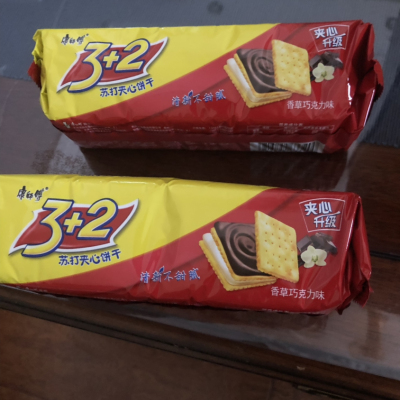 康师傅 3+2苏打夹心饼干 香草巧g力味375g晒单图