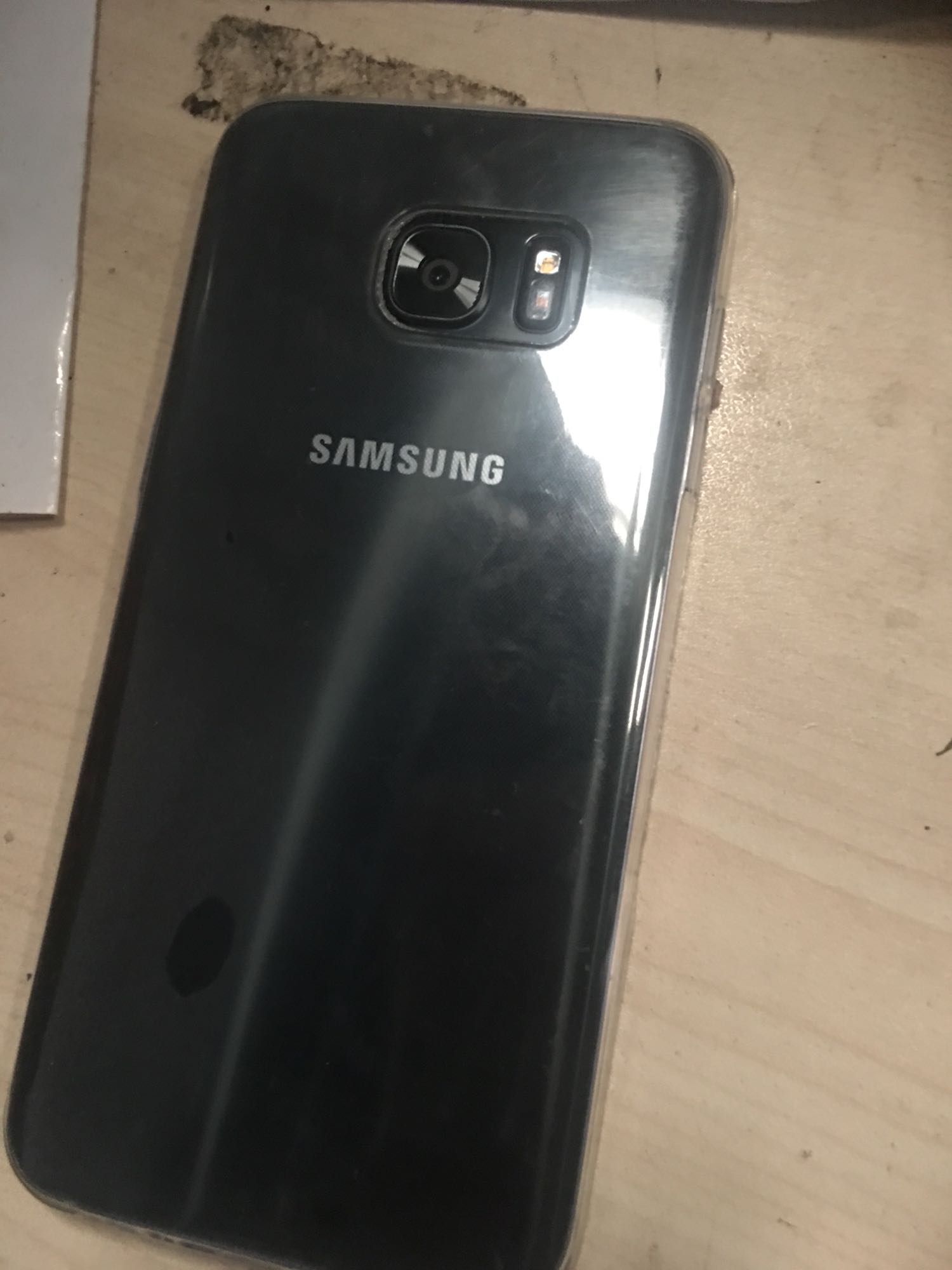 三星s7edge屏幕缝隙_三星s7edge屏幕总成_三星s7edge屏幕缺陷