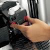 德龙(DeLonghi) ESAM2200.S 全自动咖啡机 意式家用商用咖啡机 蒸汽式自动打奶泡 豆粉两用 原装进口