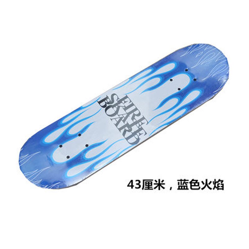 2017新品夏季43cm儿童玩具四轮滑板 公路枫木4轮滑板 小童玩具童车初级滑板简约小清新多款多色可选 43厘米，蓝色火焰