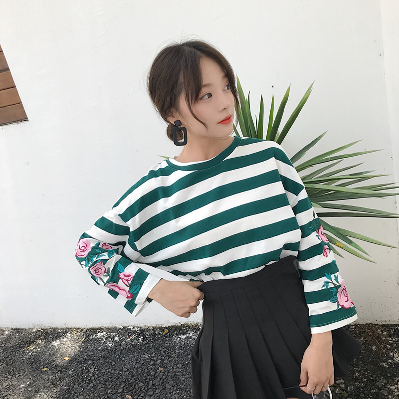 【新品首发】秋装新款韩版百搭条纹小清新刺绣喇叭袖T恤女宽松显瘦上衣打底衫 均码 绿条纹