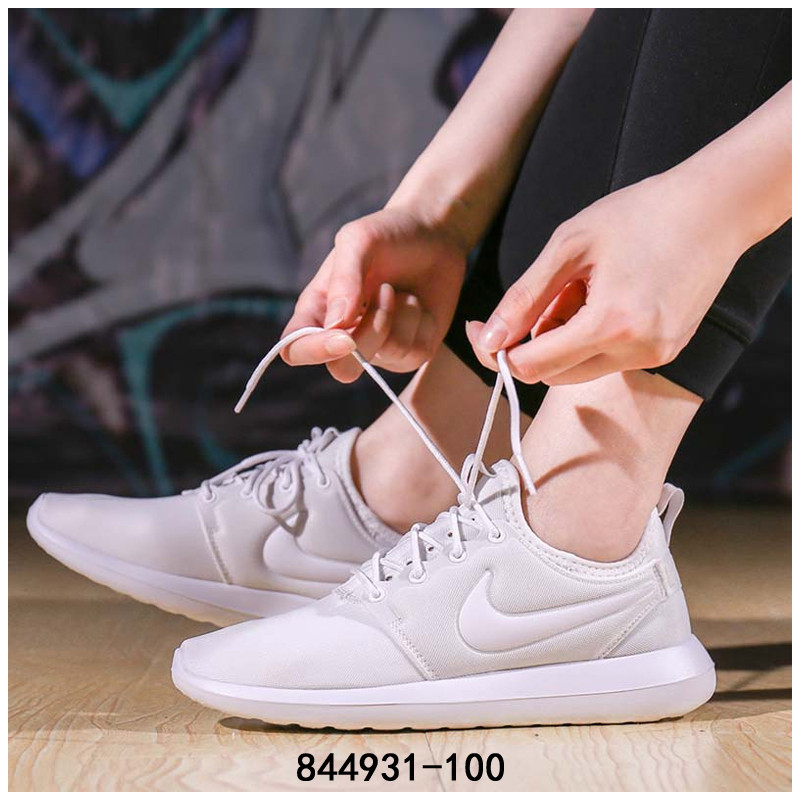 NIKE耐克女鞋秋新款运动鞋ROSHETWO休闲跑步鞋844931-100 001黑/白 38.5
