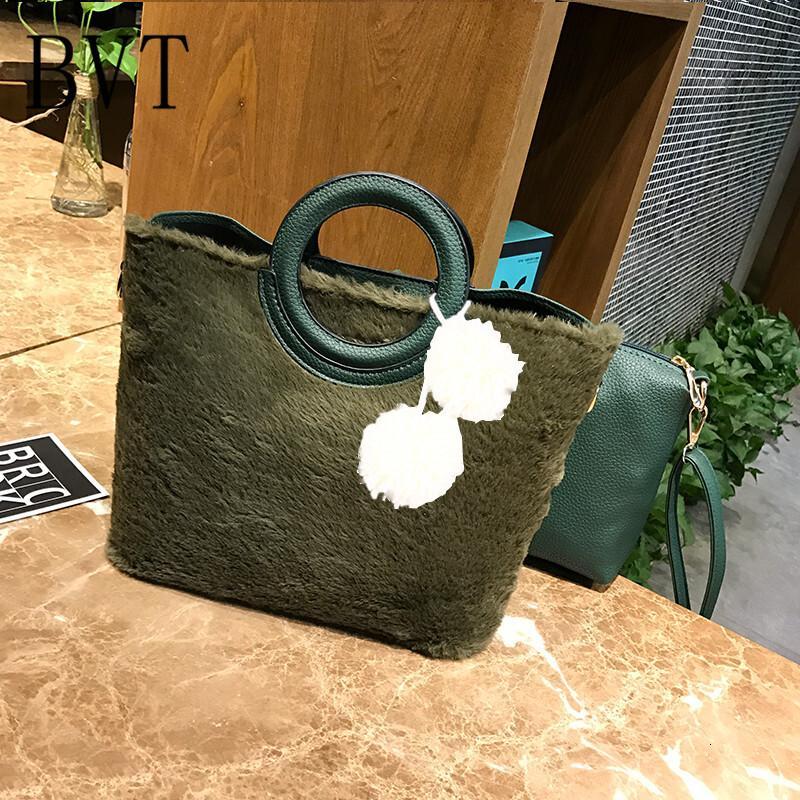 BVT少女毛绒圆环手提包简约女式毛毛包毛球挂饰单肩斜跨包_0 墨绿色