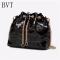 BVT欧美女包包鳄鱼纹水桶包百搭单肩链条包漆皮斜挎包迷你小包女包_7 黑色