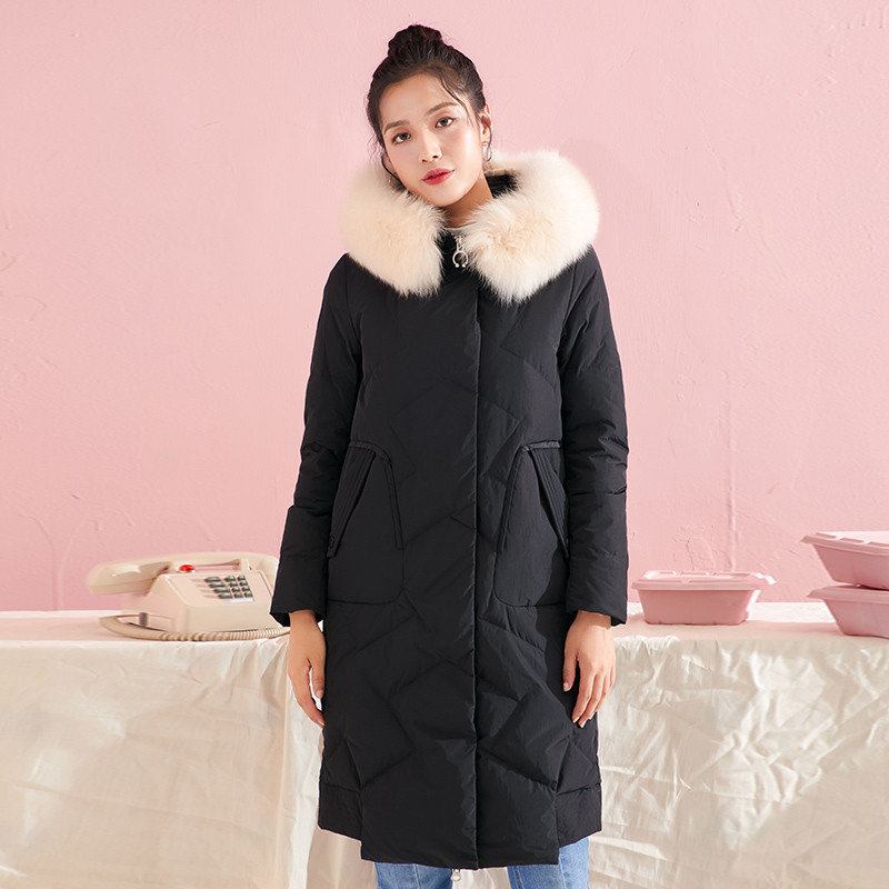 千仞岗2018新品羽绒服女狐狸毛领中长款直筒甜美羽绒外套 160/S 魔力黑88005