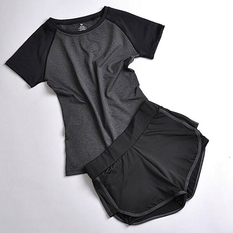 户外夏季运动套装女瑜伽服运动三件套跑步健身服速干运动短裤防震背心_6 L 灰T+竖灰短裤两件套
