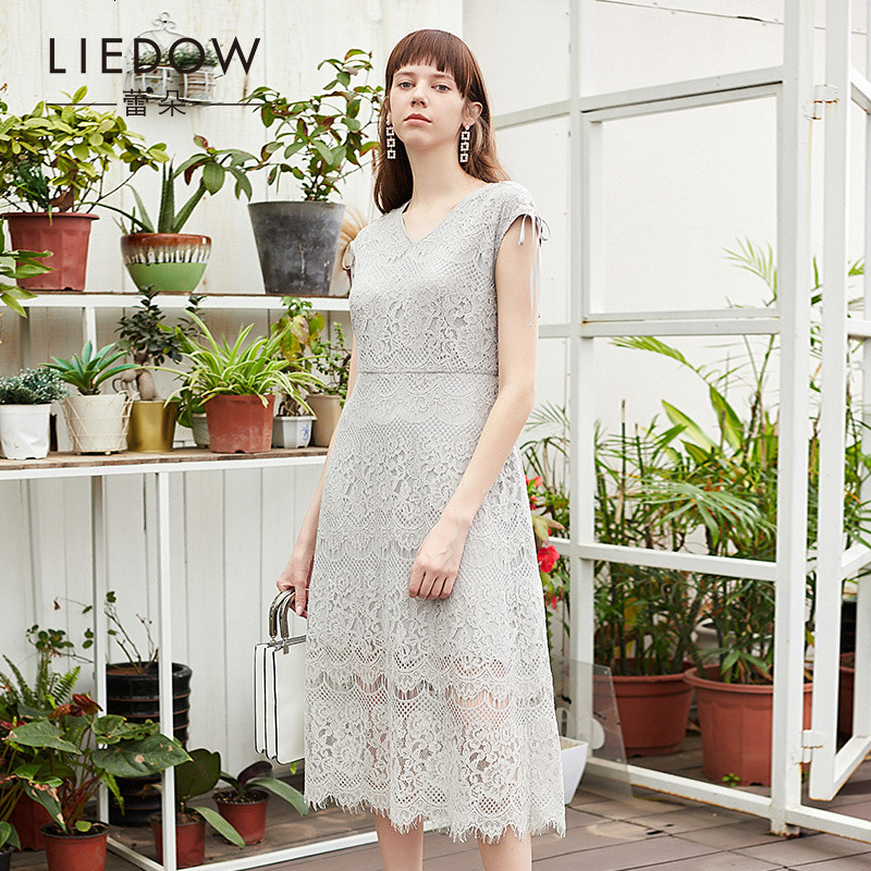 LIEDOW蕾朵夏季白色镂空无袖蕾丝连衣裙修身v领a字长裙沙滩裙仙女_324_446 S 浅灰