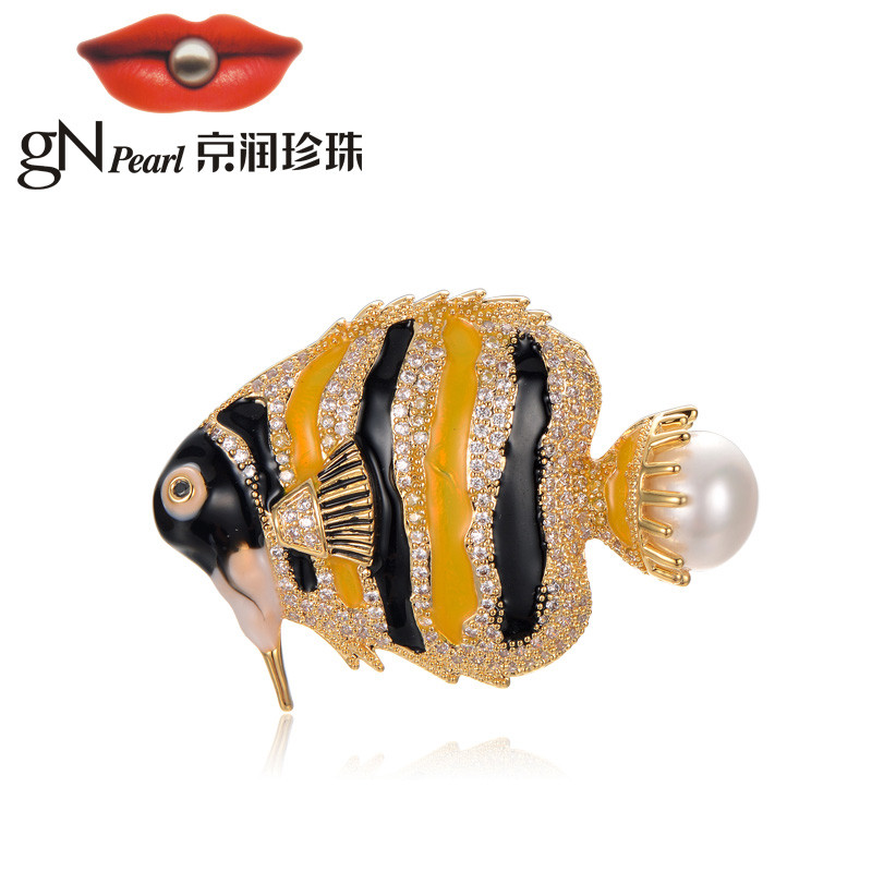 京润珍珠 子非鱼 合金镶淡水珍珠胸针 白色 时尚高清实拍图