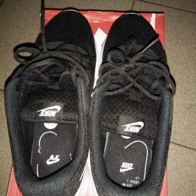 Nike/耐克 男子 Nike Roshe Run One黑白透气减震运动鞋跑步鞋812654 812654-011 40.5码晒单图