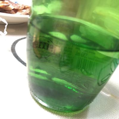 Perrier 巴黎水 含气天然矿泉水（柠檬味） 玻璃瓶装 330ML*24瓶/箱装 法国进口气泡水 矿泉水 饮料晒单图