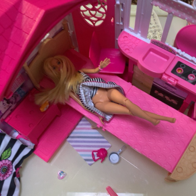 Barbie 芭比娃娃 闪亮度假屋（带娃娃）女孩动漫 儿童 玩具3-6岁 （连续6年芭比明星单品） - CFB65晒单图