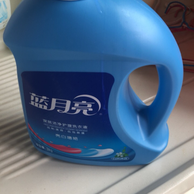 蓝月亮 亮白增艳深层洁净护理洗衣液(自然清香) 3kg/瓶晒单图