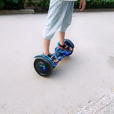 阿尔郎(AERLANG)双轮智能电动平衡车成人扭扭漂移思维体感车两轮儿童平衡车-10吋N2-F蓝星空晒单图