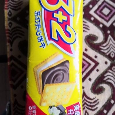 康师傅 3+2苏打夹心饼干 香草巧g力味375g晒单图