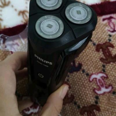 飞利浦(Philips)电动剃须刀S1010 旋转式三刀头充电式男士刮胡刀 干湿双剃全身水洗 贴面舒适剃须晒单图