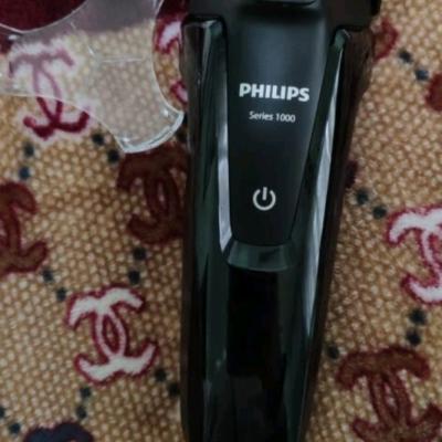 飞利浦(Philips)电动剃须刀S1010 旋转式三刀头充电式男士刮胡刀 干湿双剃全身水洗 贴面舒适剃须晒单图