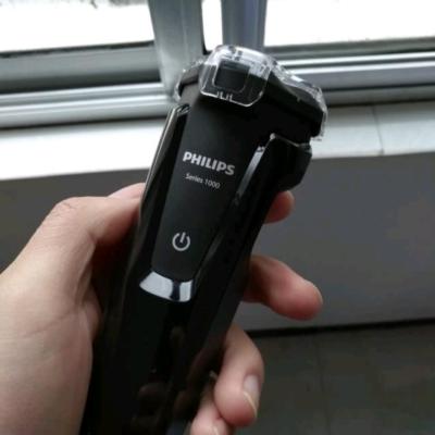 飞利浦(Philips)电动剃须刀S1010 旋转式三刀头充电式男士刮胡刀 干湿双剃全身水洗 贴面舒适剃须晒单图