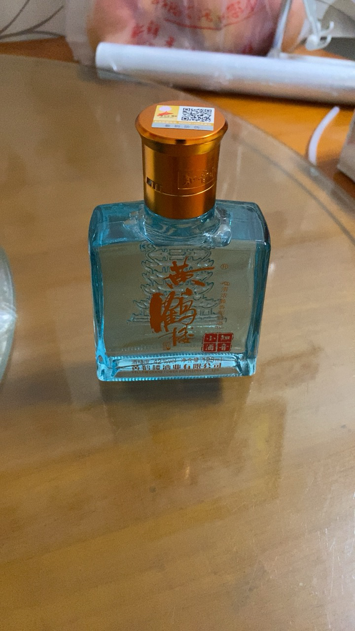 中国銘酒ー黄鶴楼シリーズの中「知音小酒」125ml,42°。１５本/1箱、箱売 黄鹤楼知音小酒清浓兼香型白酒42度125ml*15瓶整箱【价格图片品牌报价