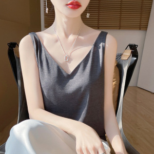 2025夏季女新短款修身v领吊带针织双肩美背气质内搭上衣背心