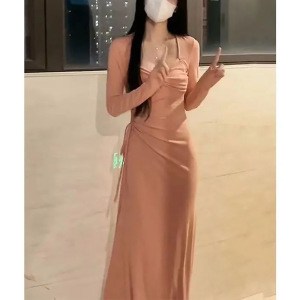 法式V领黑色长袖连衣裙女春秋季新款高级感收腰显瘦纯色打底长裙