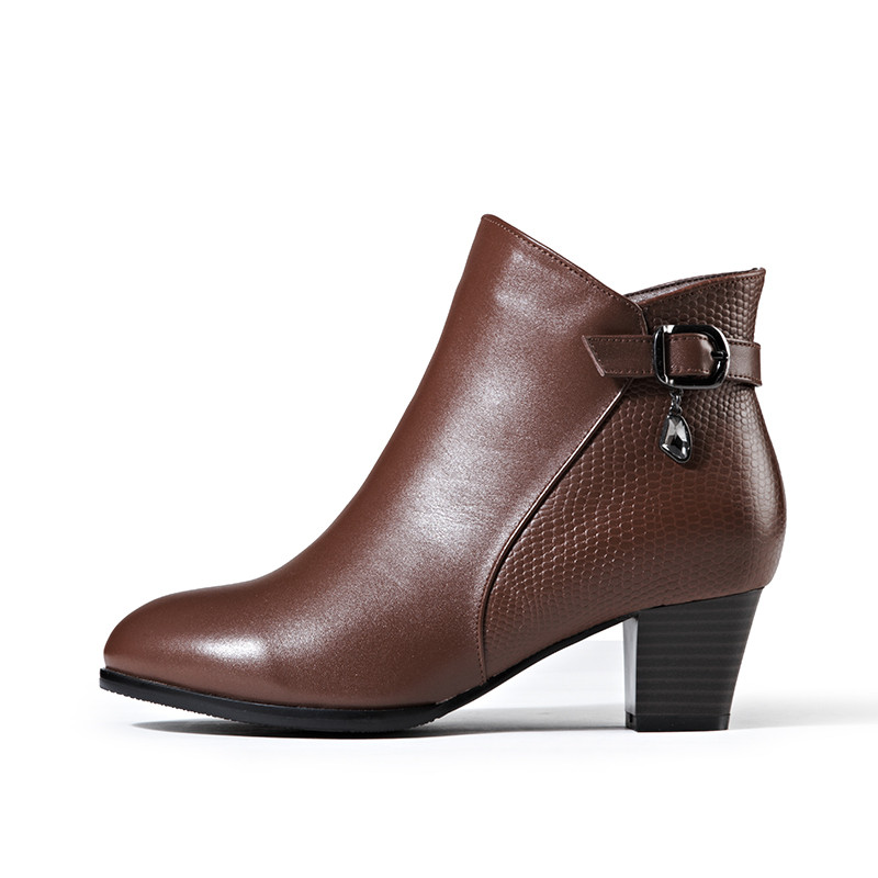 富贵鸟 牛皮加绒短靴饰扣拼接短靴女鞋