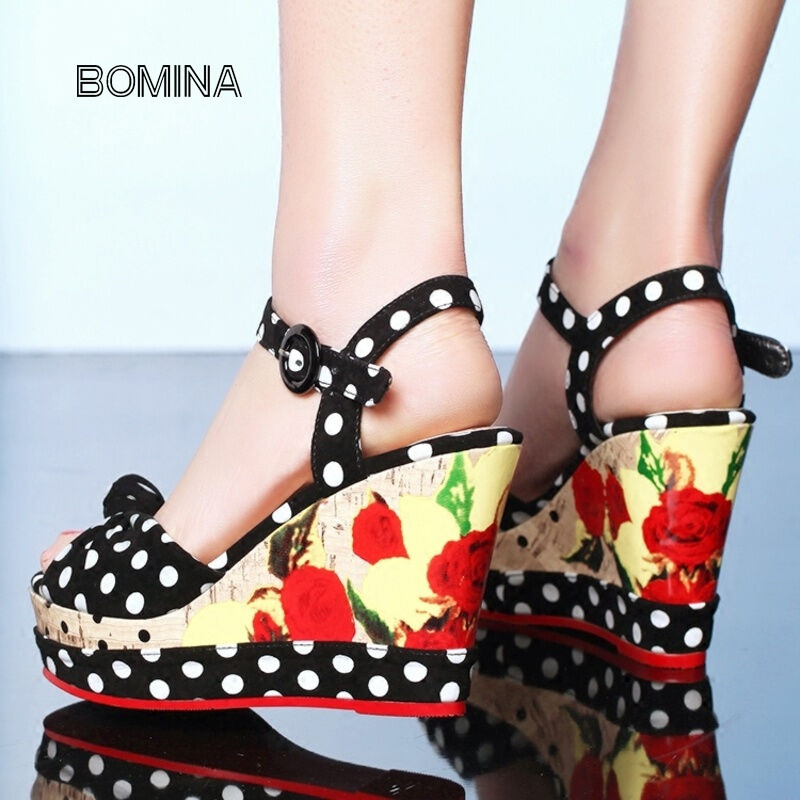 波迷娜 bomina鱼嘴鞋秋季新款时尚斑点一字式扣带坡跟中空凉鞋女时尚