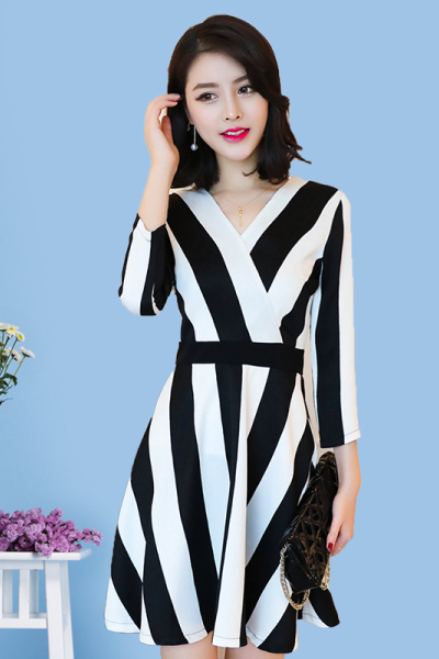 莞馨(wanxin)新款连衣裙时尚修身显瘦条纹潮流2017年春季V领长袖简约