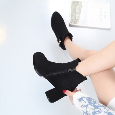 秋冬季新款马丁靴大码女鞋41-43肥脚短靴百搭加大号女靴4042粗跟