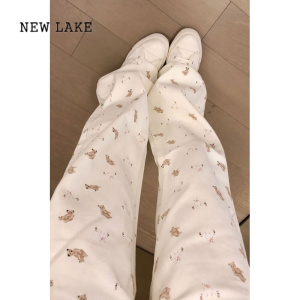 NEW LAKE大码小熊印花白色牛仔裤女2024新款设计感小众直筒阔腿裤子潮